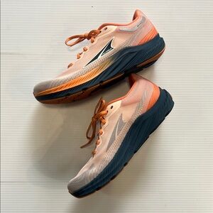 ALTRA WOMEN'S RIVERA 3 size 6.5